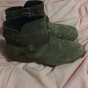ankle boots
